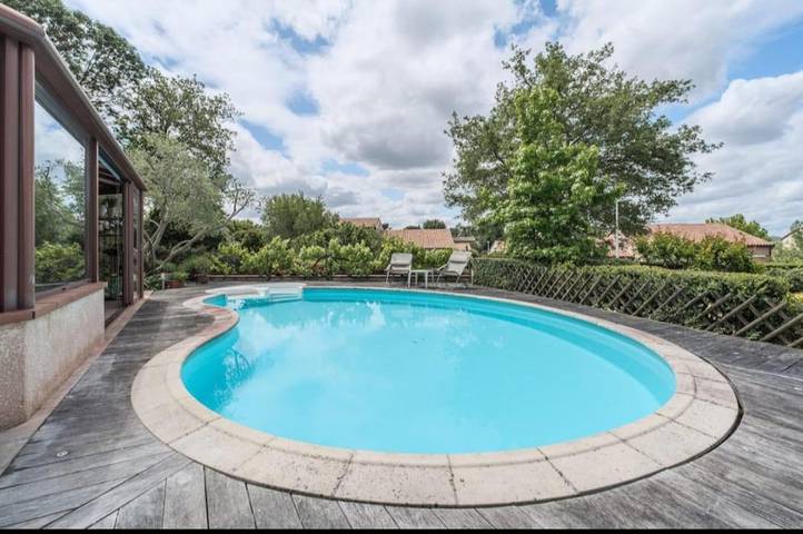 Location de vacances pour 10 personnes, avec jardin ainsi que vue et piscine, adapté aux familles à Balma - 4