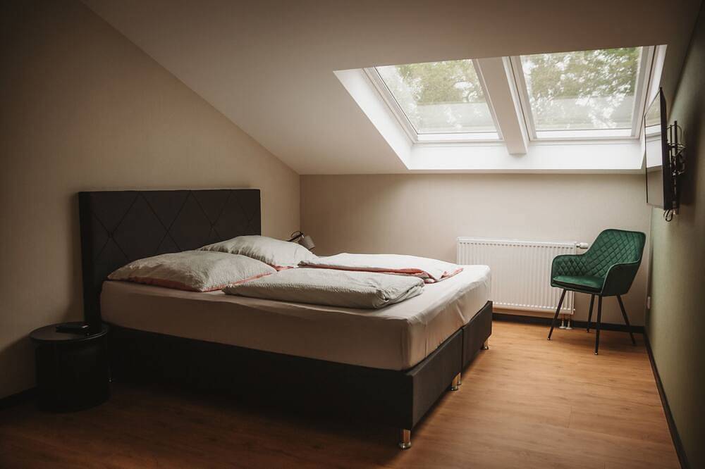 Ganze Wohnung, Moderne 3 Zimmer Dachgeschoss Wohnung im Herrenhaus Henriettenhof in Cismar, Grömitz