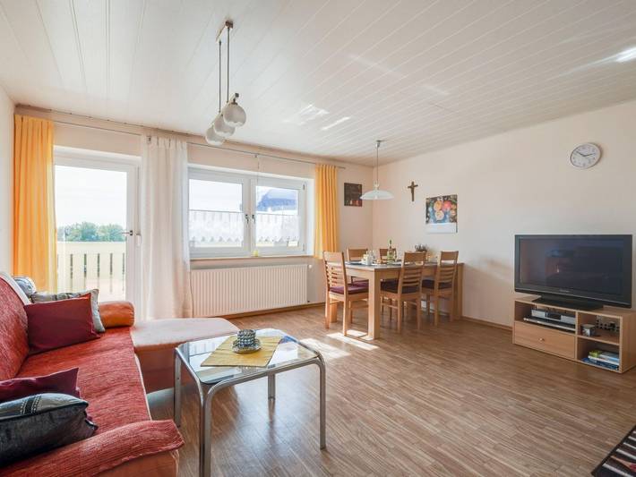Ganze Wohnung, Ferienwohnung für 5 Personen mit Terrasse in Viechtach, Ostbayern