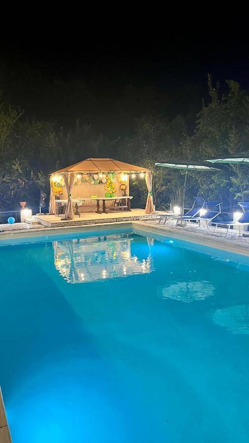 Studio für 4 Personen, mit Pool und Ausblick sowie Garten, kinderfreundlich
