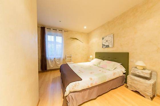 Queen Room in Marlieux, Région de Bourg-en-Bresse