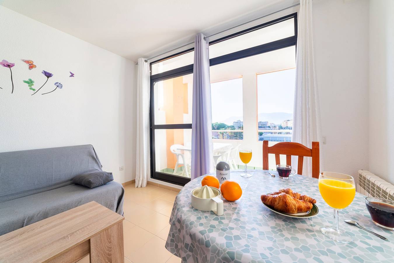 Studio entier, Studio 'Estudio En La Playa' avec vue sur la montagne, piscine partagée et Wi-Fi in Urbanización Roquetas de Mar, Roquetas de Mar