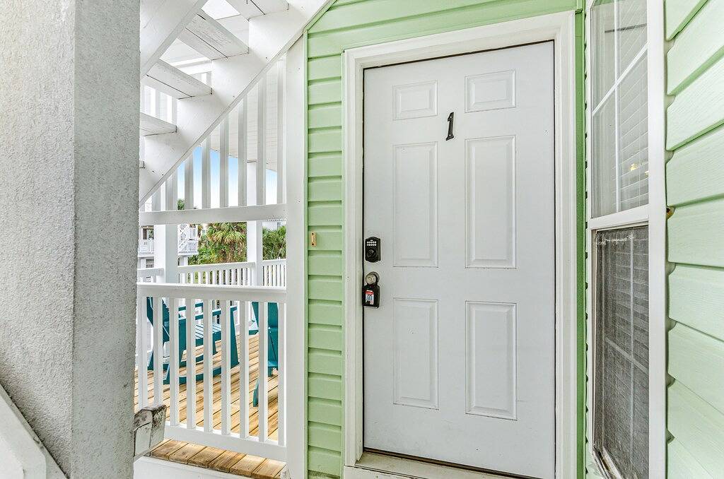 Ganze Wohnung, Coastal gem with balcony, central Ac, washer/dryer - walk to dining & shops in Tybee Island, Chatham County