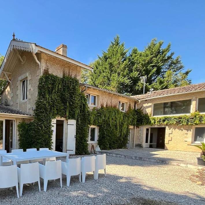 Chambre d’hôte pour 2 personnes, avec piscine et vue ainsi que jardin et terrasse