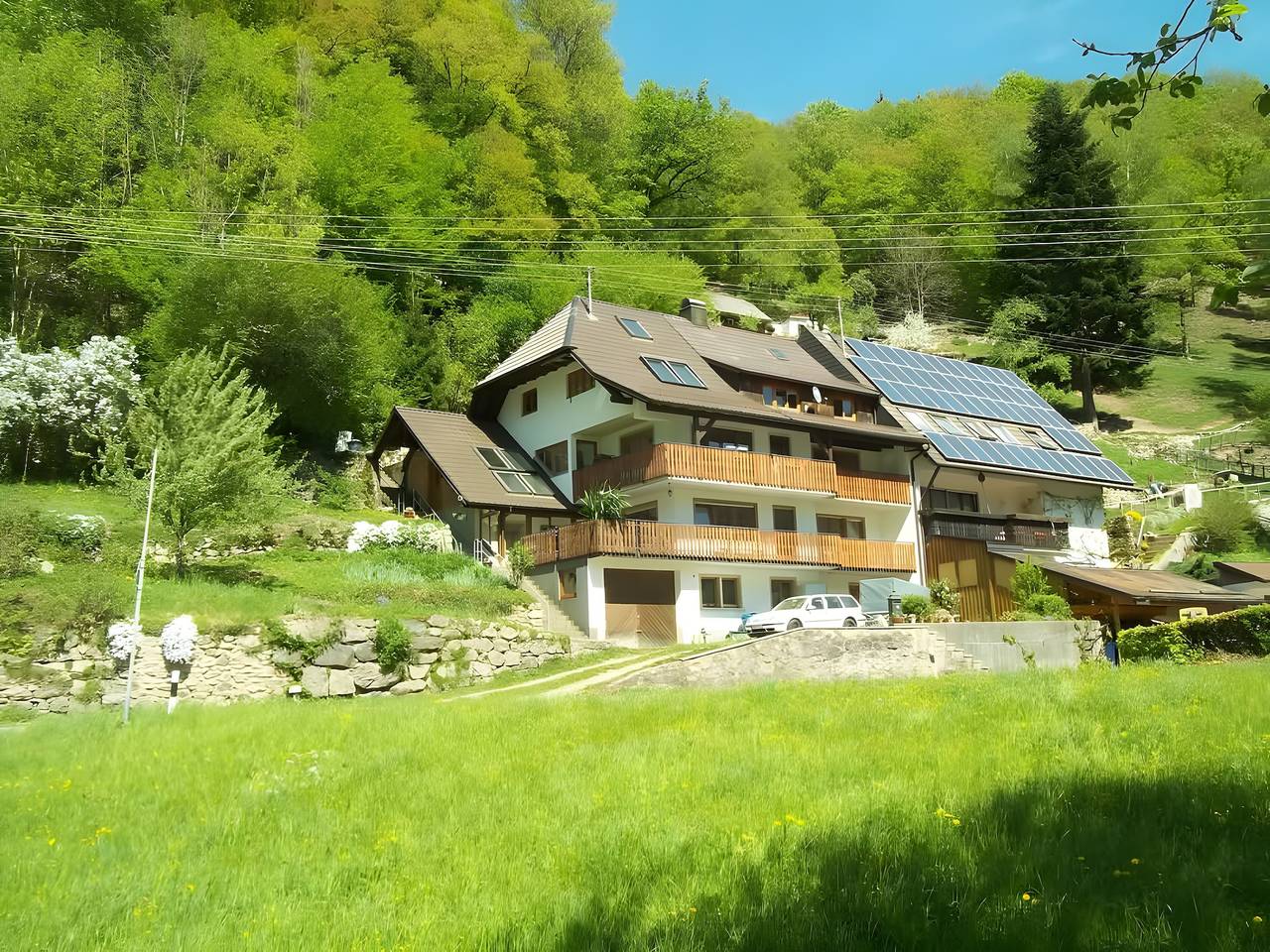 Ganzes Studio, Ferienwohnung 'Vordere Halde' mit Bergblick, privater Terrasse und Wi-Fi in Elzach, Mittlerer Schwarzwald