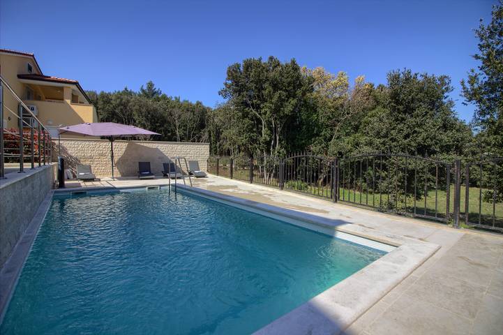 Chalet para 10 personas, con balcón y piscina - 1