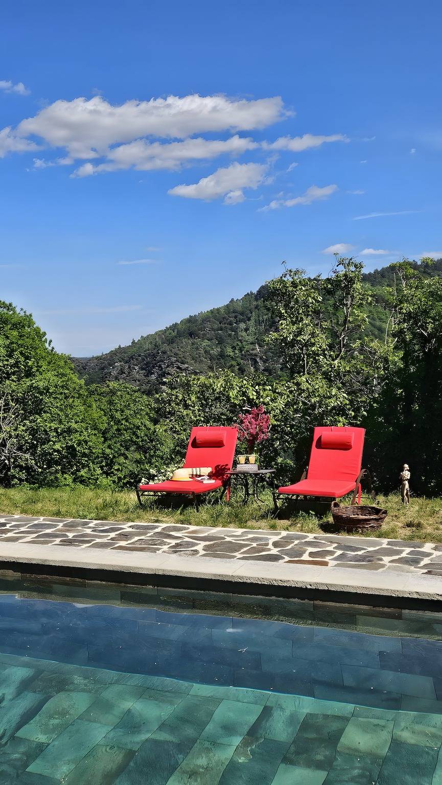 Casa Vacacional 'Grand Mas Avec Piscine' con Piscina Privada, Terraza y Vistas a la Montaña in Malons-et-Elze, Cevenas
