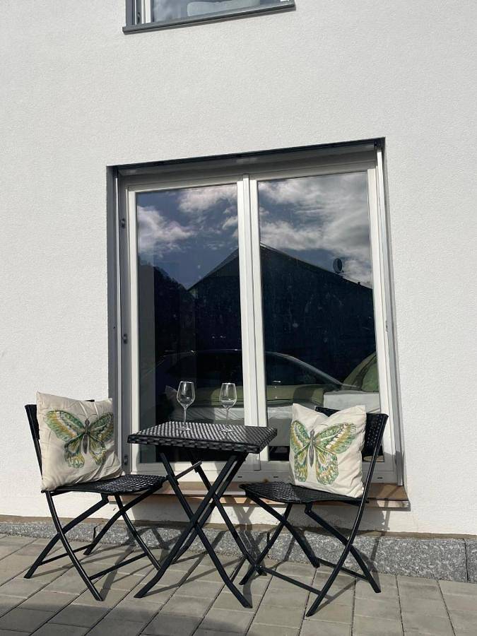Ferienwohnung für 2 Personen, mit Balkon und Terrasse sowie Garten