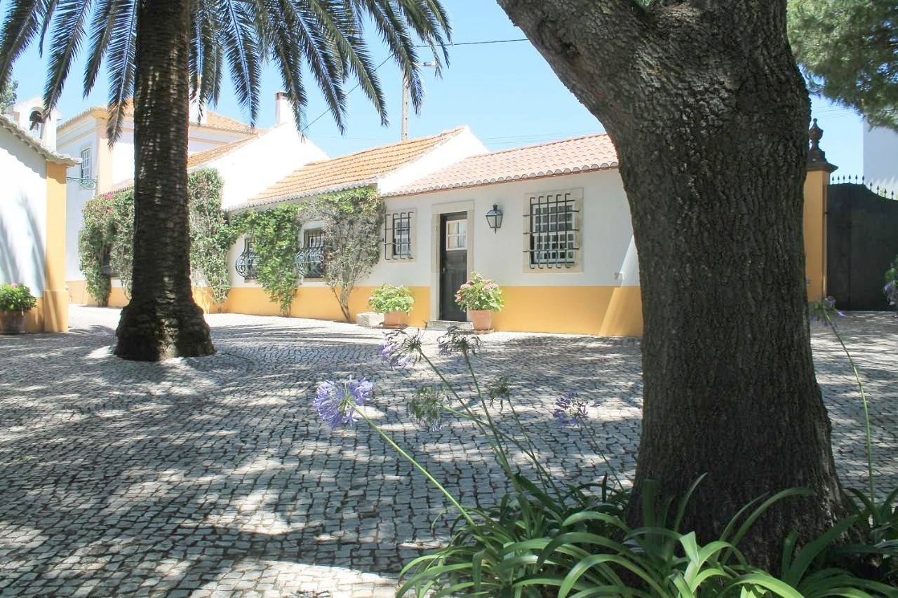 Two-Bedroom House in Carregado, Alenquer
