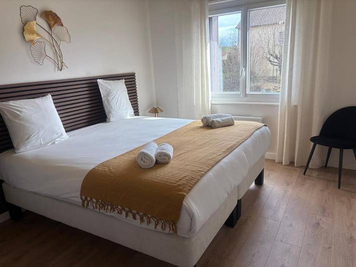 Gîte pour 8 personnes, avec vue ainsi que jardin et terrasse dans Lac de Naussac