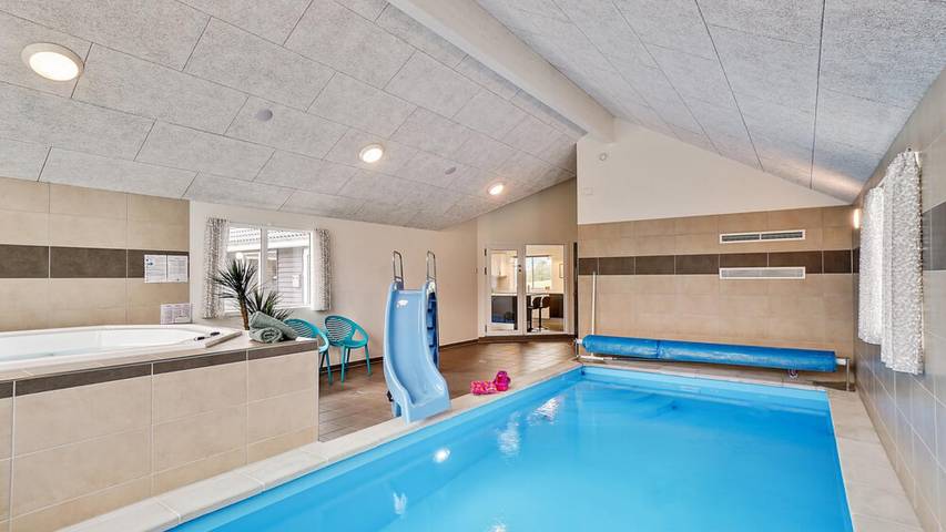 Ferienhaus für 30 Personen, mit Terrasse und Garten sowie Sauna in Hostrup Strand - 2