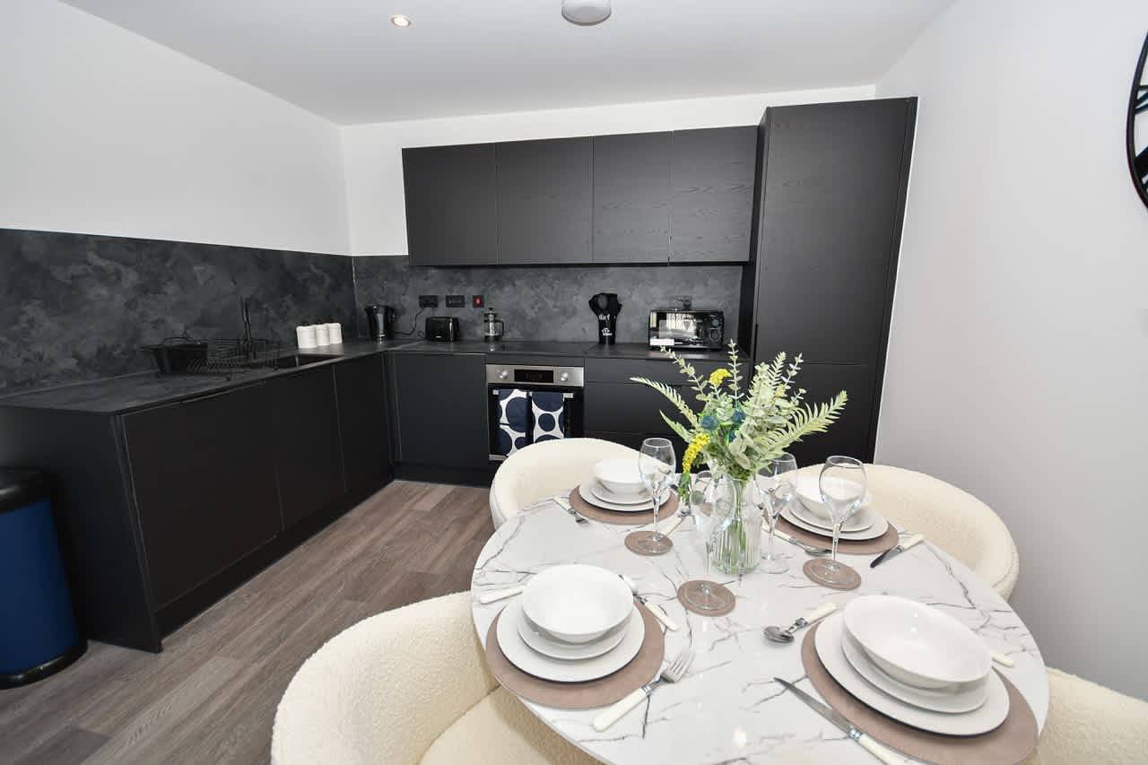 Ganze Wohnung, Modern 2 Bedroom Apartment in Manchester w Balcony in Greater Manchester