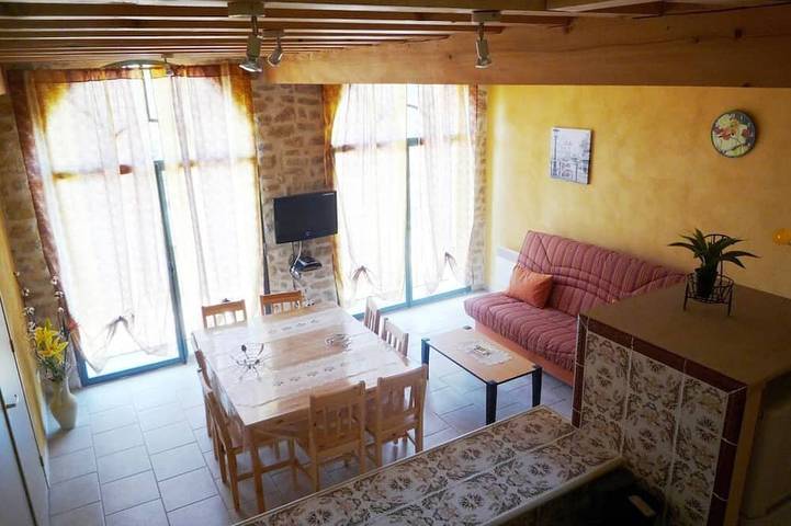 Gîte pour 7 personnes, avec Piscine à Saint-Privat-des-Vieux - 4