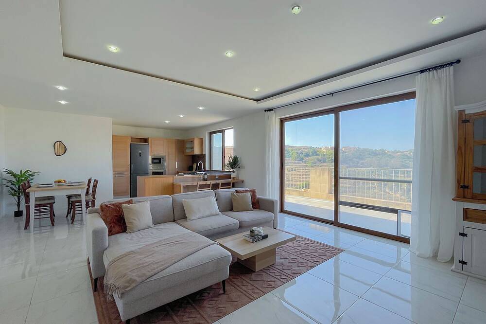 Ganze Wohnung, Penthouse with Xlendi Views & Two large Terraces in Fontana, Gozo