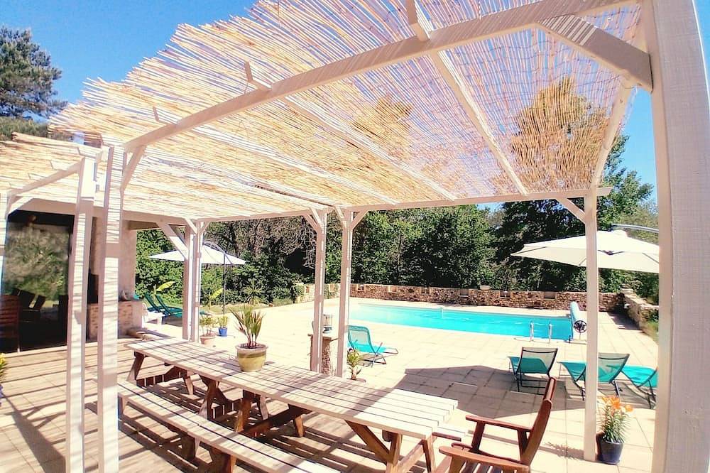 Villa Douze, maison privée avec piscine chauffée dans la nature de la Dordogne in La Douze, Périgord Blanc