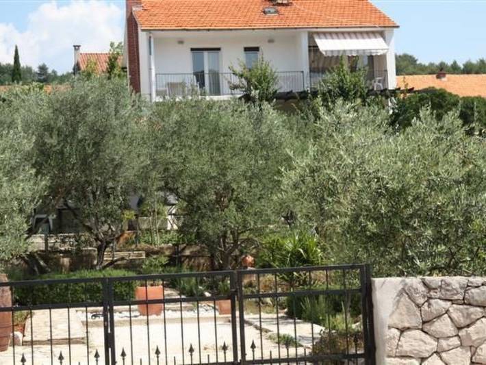 Ganze Wohnung, Tihana mit mediterranem Garten in Stari Grad, Hvar