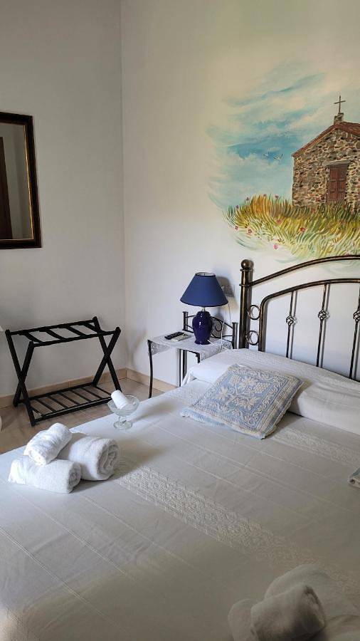 Chambre d’hôte pour 2 personnes, avec vue et jardin, animaux acceptés à Muravera - 3