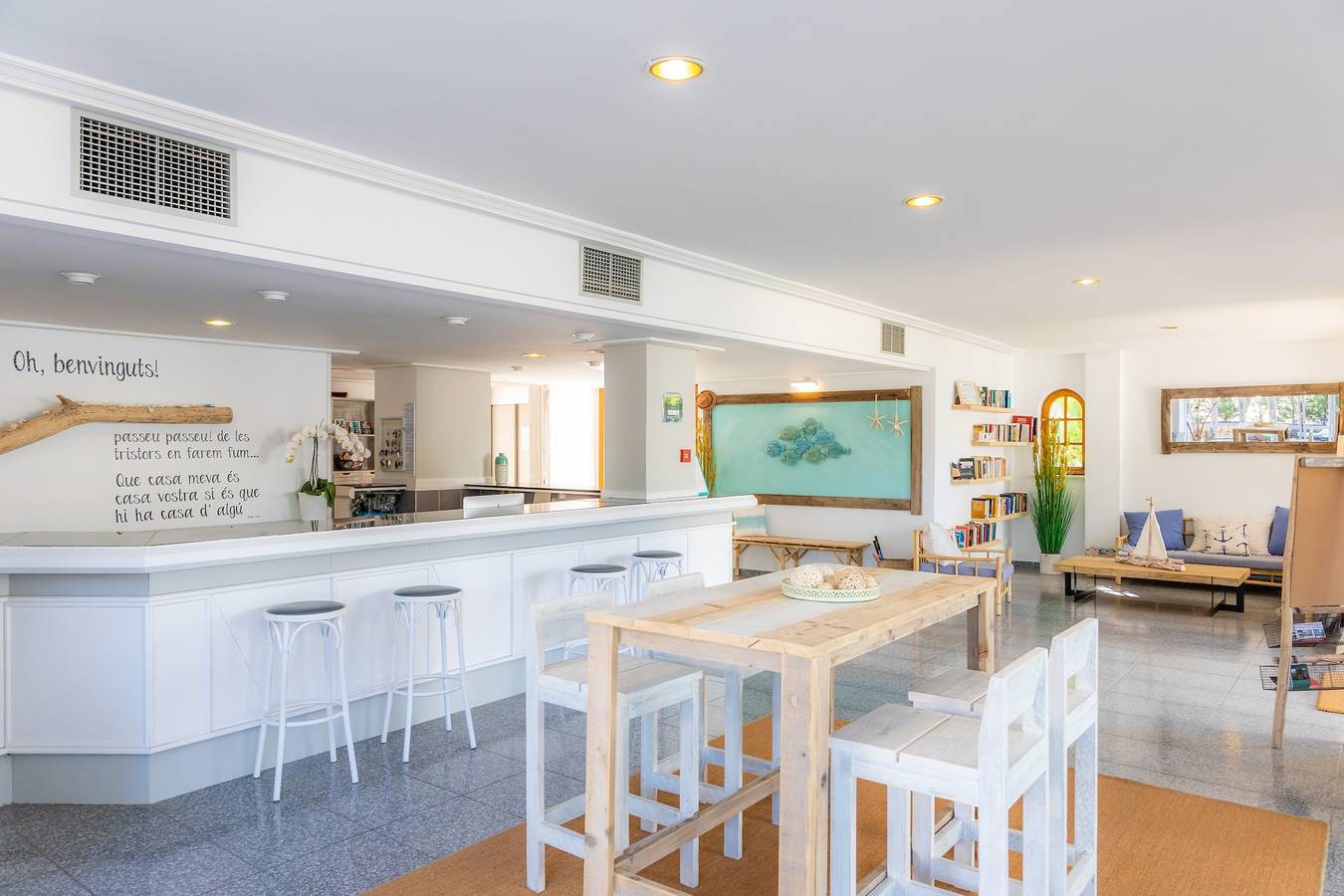 Apartment Close to the Beach with Pool Access, Private Terrace, Air Conditioning and Wi-Fi, foto 15