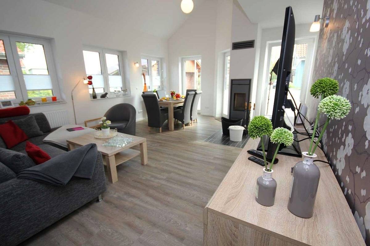 Strandnahes Ferienhaus für 6 Personen und Hund mit Kamin & Garten in ruhiger Lage in Südstrand Pelzerhaken, Ostholstein