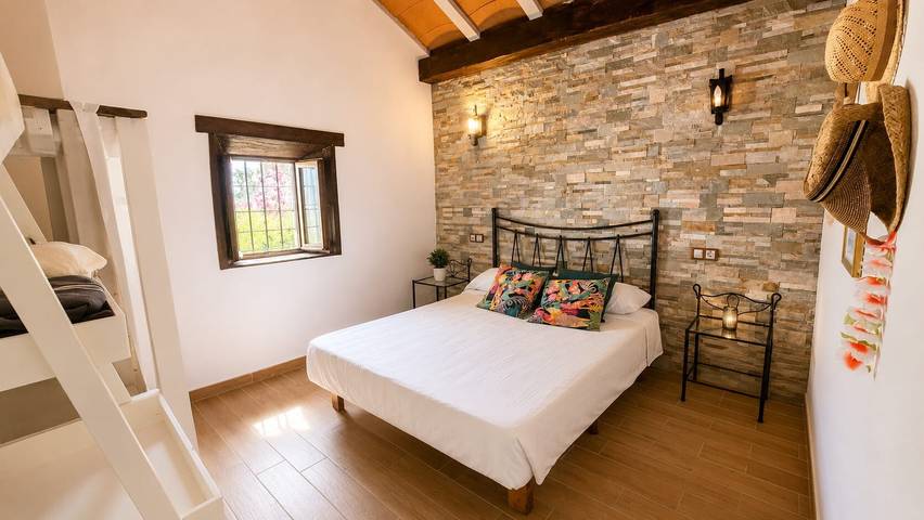 Burraca Oasis Country House in Cártama with Mountain Views, Private Pool & Terrace in Cártama, Cordillera Penibética