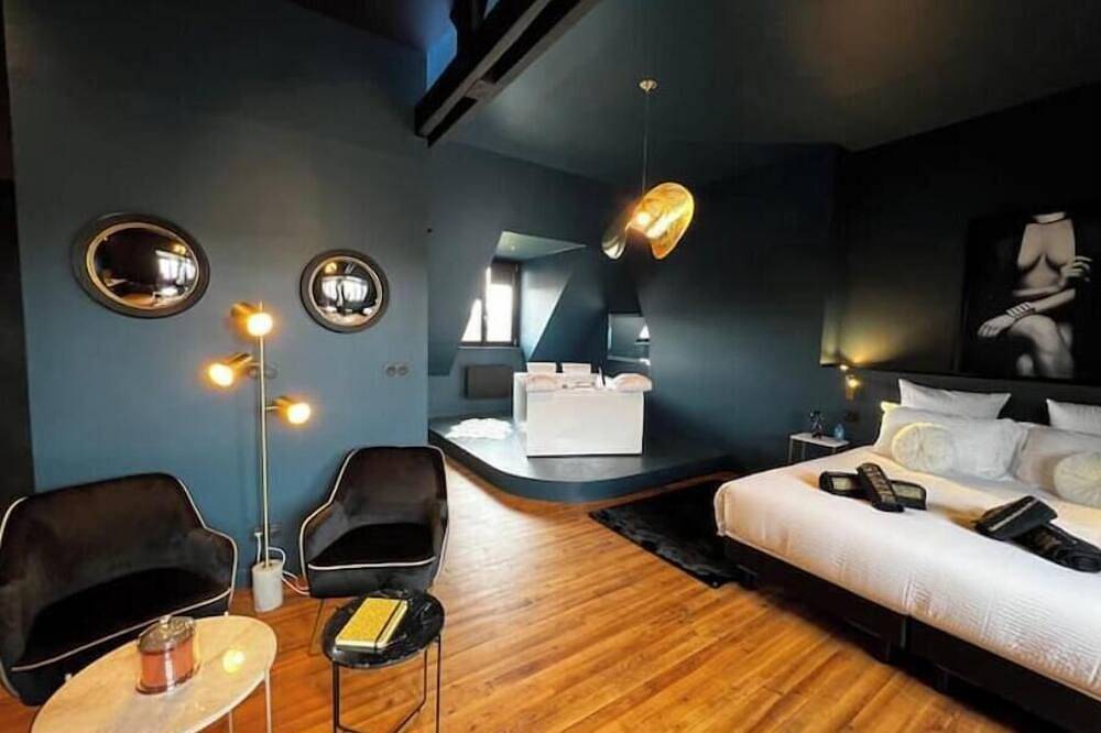 Appartement entier, The Isahora Suite – Love Room romantique avec baignoire balnéo près de la mer in Eu, Région de Dieppe
