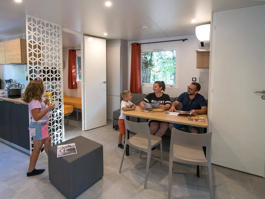 Camping Vacances André Trigano - Domaine de Montcalm - Mobilhome 6 personnes - Clim in Les Mathes, Côte de Beauté