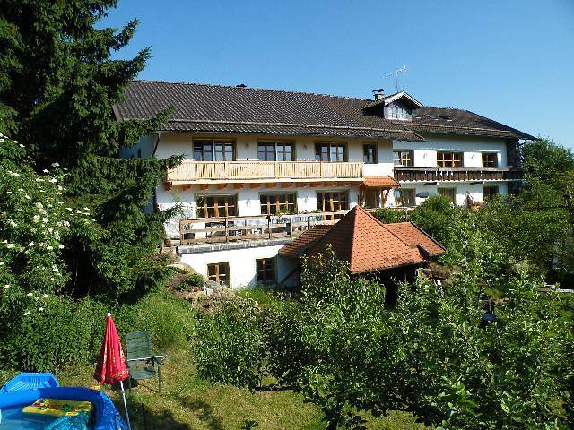 Pension für 5 Personen, mit Balkon und Balkon/Terrasse sowie Terrasse und Garten in Drachselsried