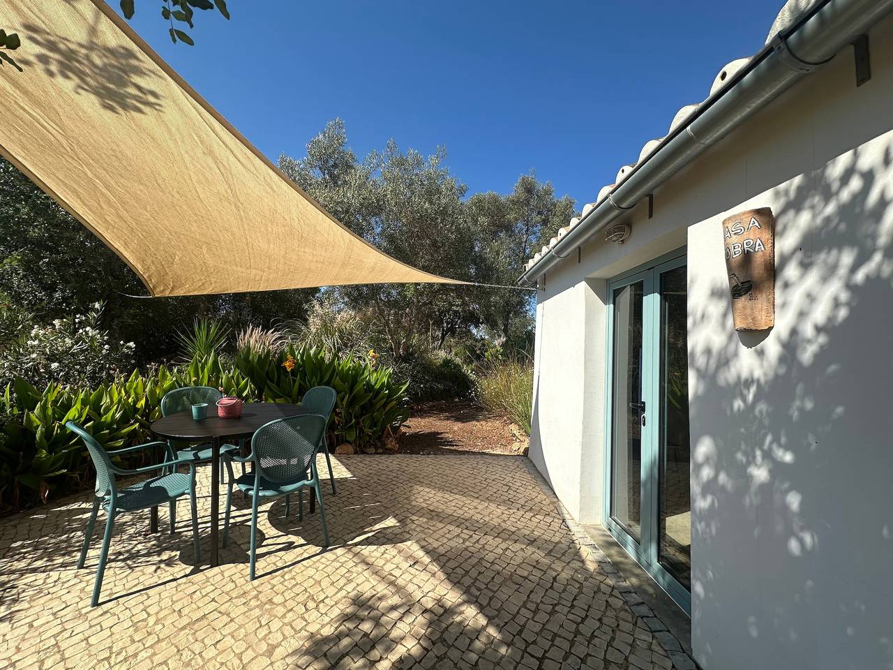 Casa de férias 'Casa Cobra' com vista para a montanha, piscina partilhada, jardim e Wi-Fi in Moncarapacho, Ria Formosa