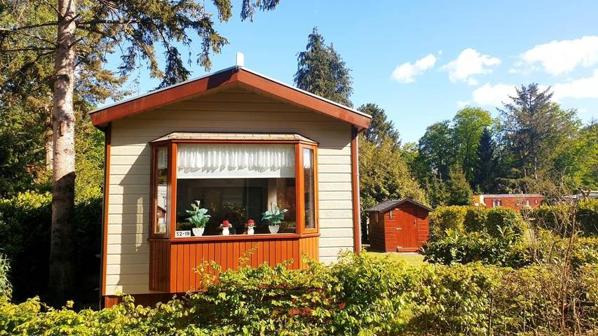 Chalet voor 2 personen, with terras and uitzicht as well as tuin in Ermelo