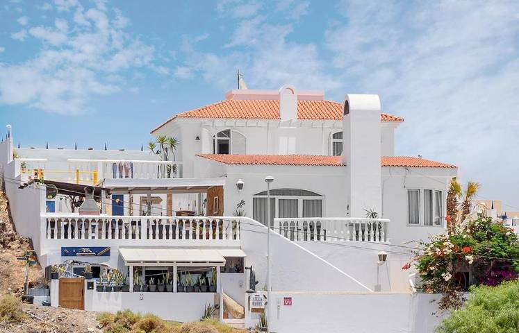 Villa für 14 Personen, mit Balkon und Terrasse sowie Pool und Ausblick