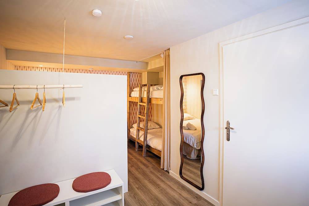 Ganze Wohnung, Hotel Nine Zandvoort - Room 1: 2 Erwachsene, 2 Kinder in Zandvoort, Niederländische Nordsee