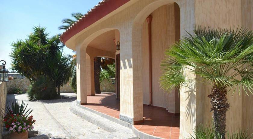 Gîte pour 3 personnes, avec Terrasse et Jardin à Cabras - 3