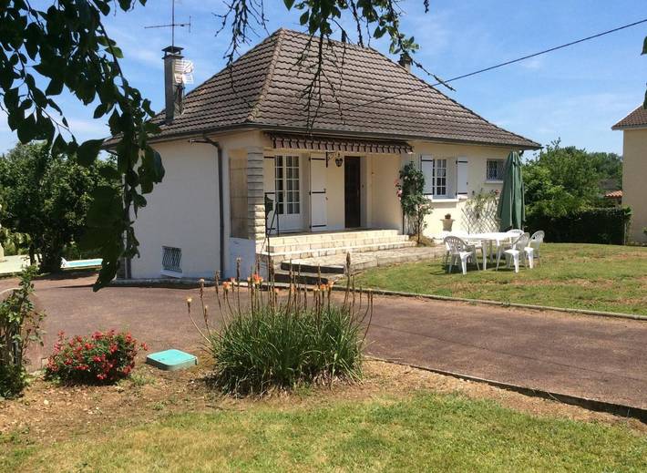 Gîte pour 6 personnes, avec piscine et jardin - 1