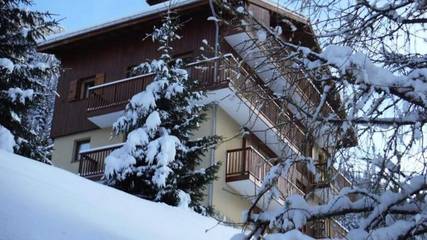 Chalet pour 7 personnes, avec balcon dans Valfréjus