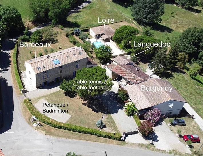 Location de vacances pour 4 personnes, avec Terrasse et Jardin ainsi que Piscine et Vue à Limbrassac