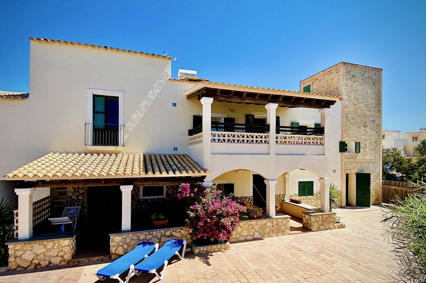 Ganze Wohnung, Ferienwohnung für 6 Personen mit Terrasse in Es Caló, Formentera