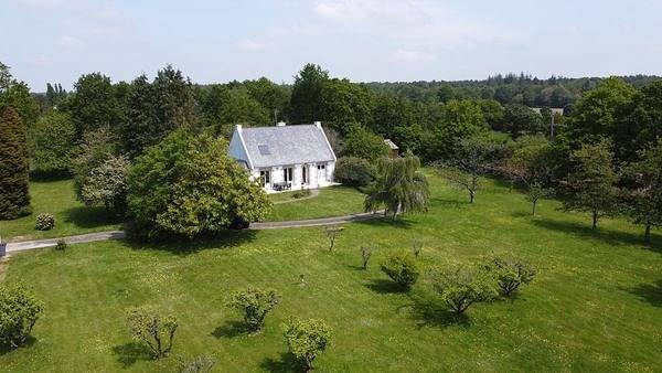 Gîte pour 8 personnes, avec piscine ainsi que jardin et terrasse, animaux acceptés