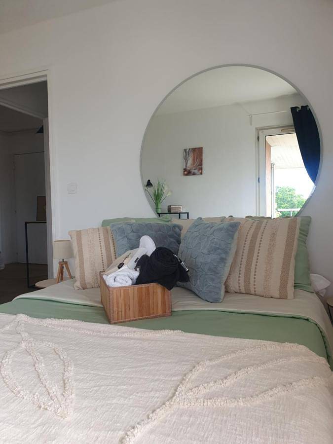 Appartement entier, One-Bedroom Apartment in Montigny-le-Bretonneux, Yvelines