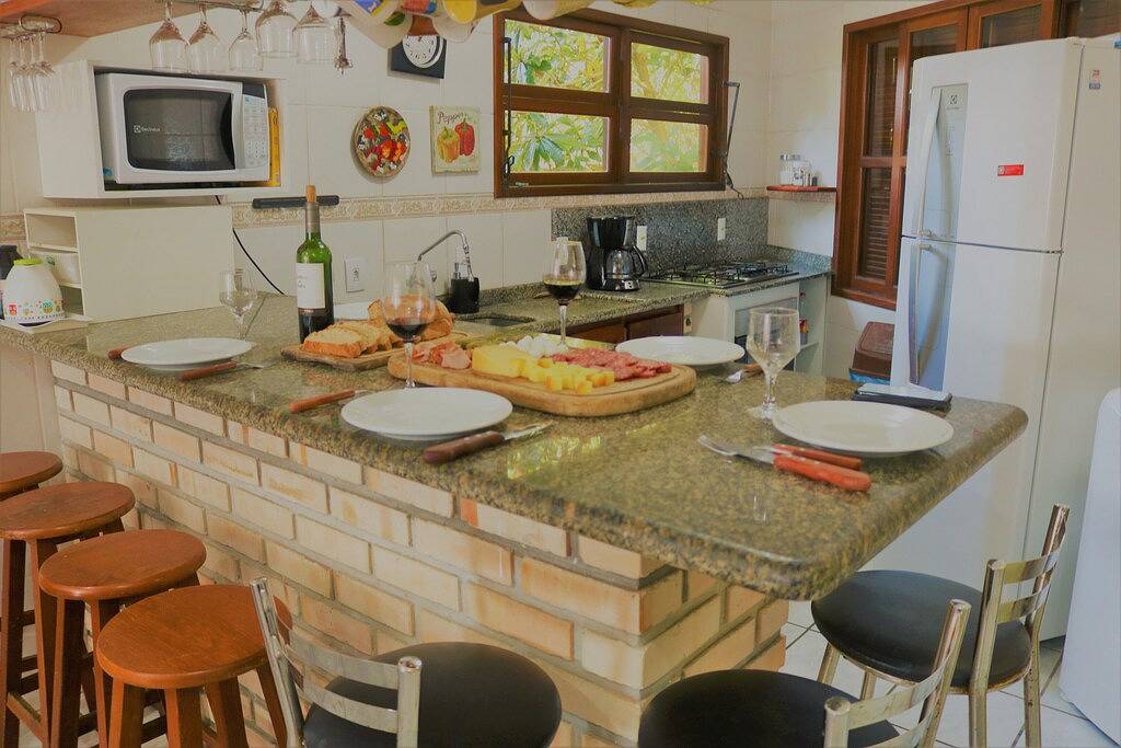 Schönes Haus mit 4 Schlafzimmer das Meer ein paar Meter vom Sand mit Blick auf in Pântano do Sul, Florianópolis