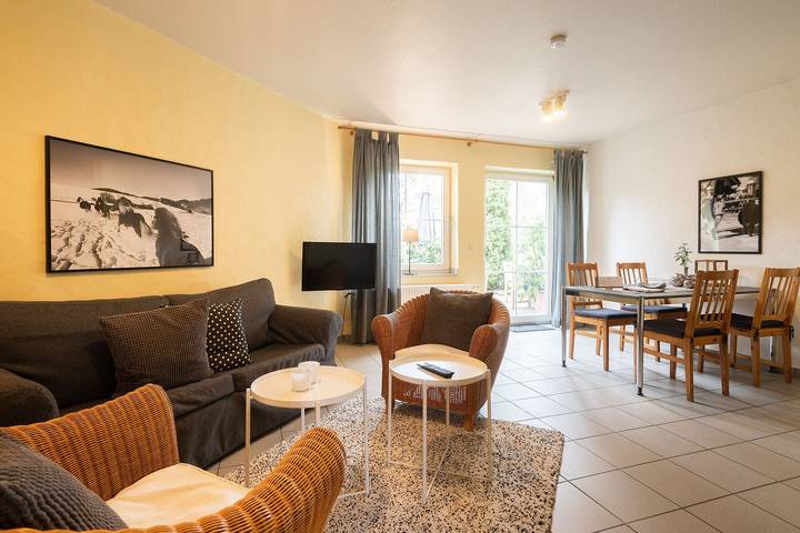 Entire apartment, Apartment 'Ferienhof Homann Sauerland - Lh 3' with shared terrace and Wi-Fi in Nehden, Brilon