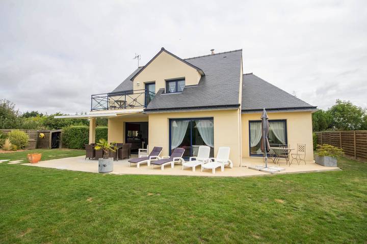 Gîte pour 8 personnes, avec jardin dans Penvins - 2