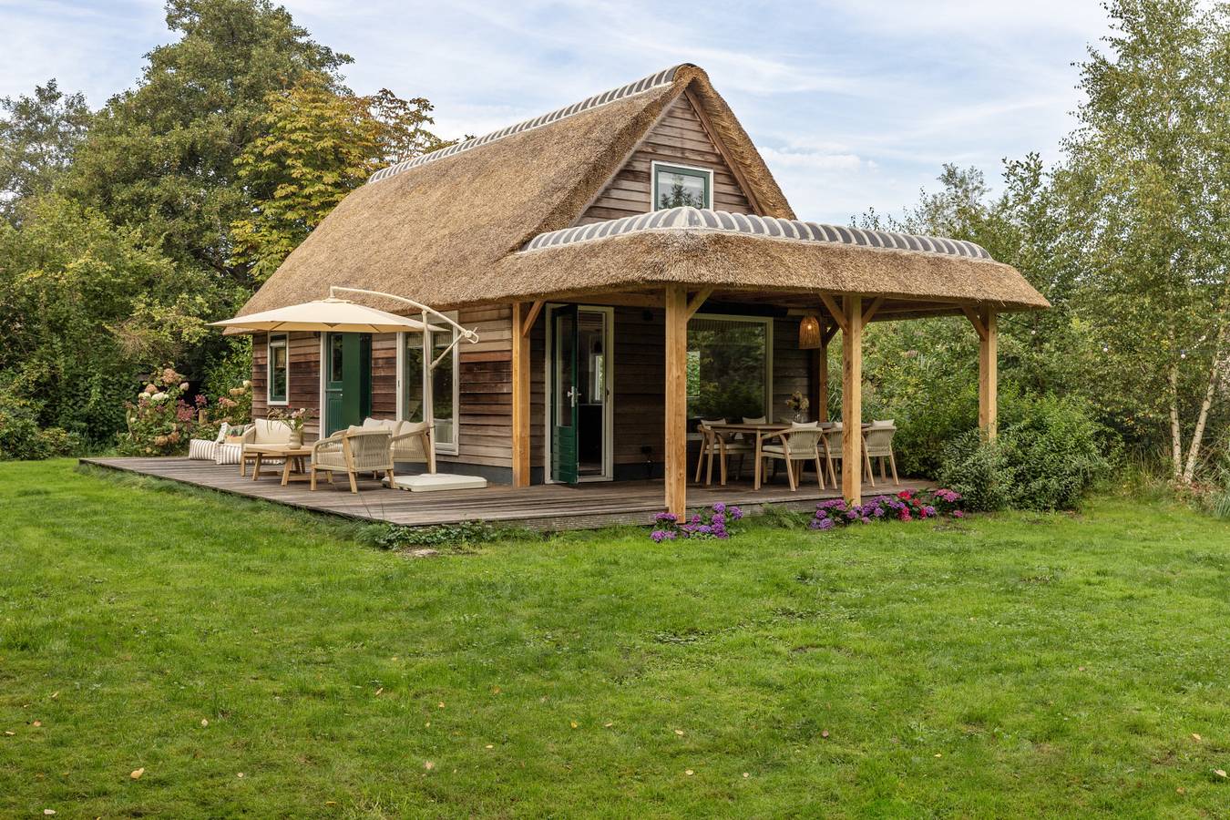 Freistehendes 6P Ferienhaus für mit Hottub und Elektroboot, direkt am Wasser in Giethoorn in Giethoorn, Nationalpark Weerribben-Wieden