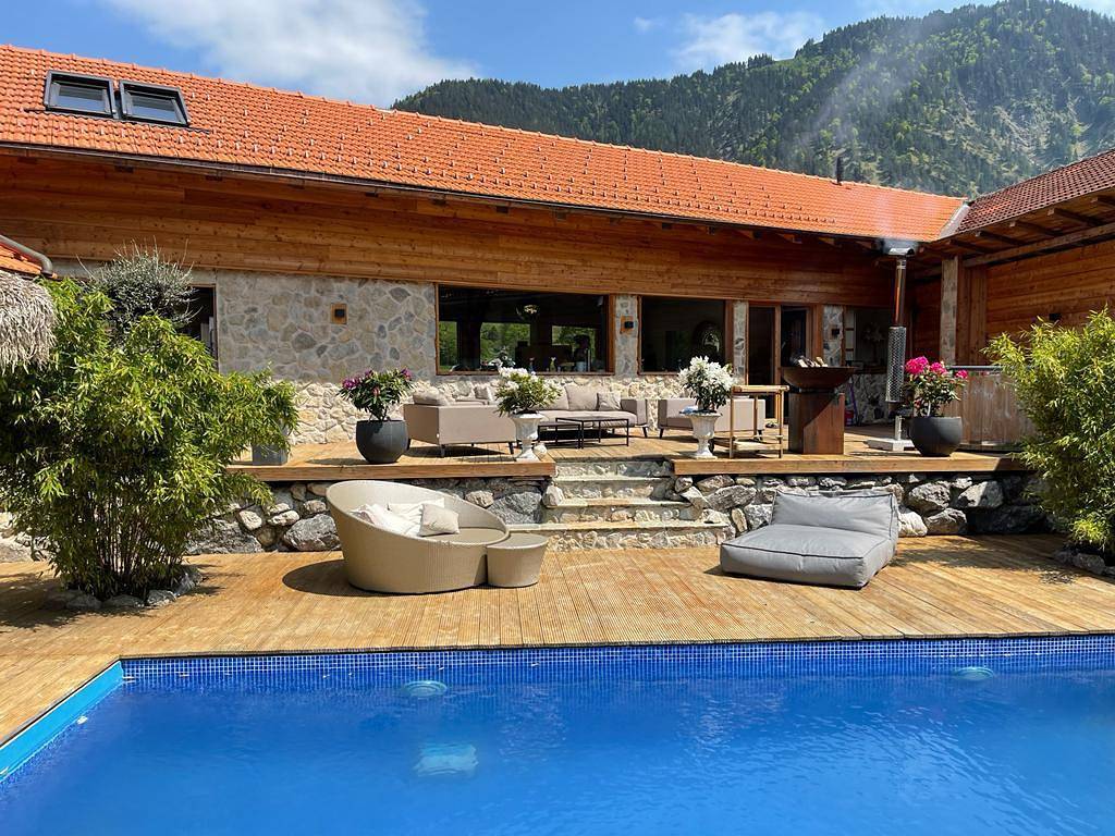 Ferienhaus "Alpen Lounge Bayrischzell" mit Bergblick, privatem Pool und Wlan in Sudelfeld, Bayrischzell