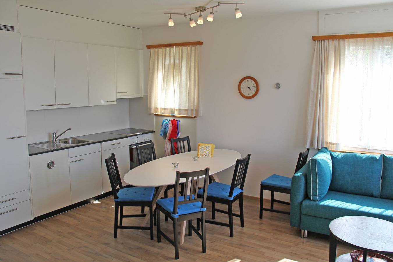 Ganze Wohnung, Wohnung an ruhiger Lage mit grosser Terrasse und Aussicht auf die Berge. in Gambarogno, Lago Maggiore (Schweiz)