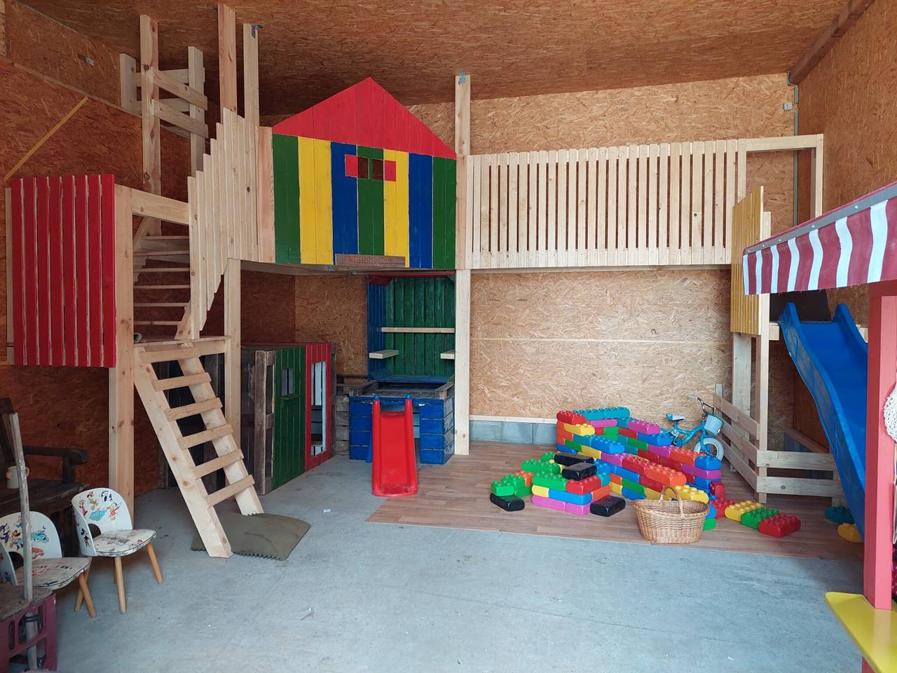 Ganze Ferienwohnung, Ferienhaus 'Haus Kirsche' mit privater Terrasse, Wlan und Klimaanlage - Hundefreundlich in Kressbronn am Bodensee - Poppis, Kressbronn am Bodensee