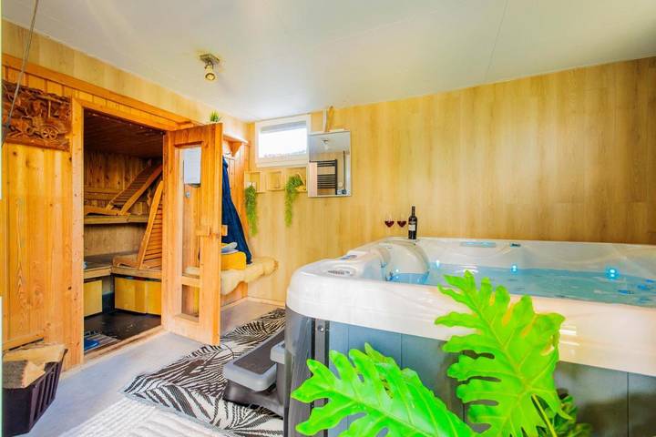 Chalet voor 2 personen, with whirlpool and tuin as well as sauna in Noord-Holland