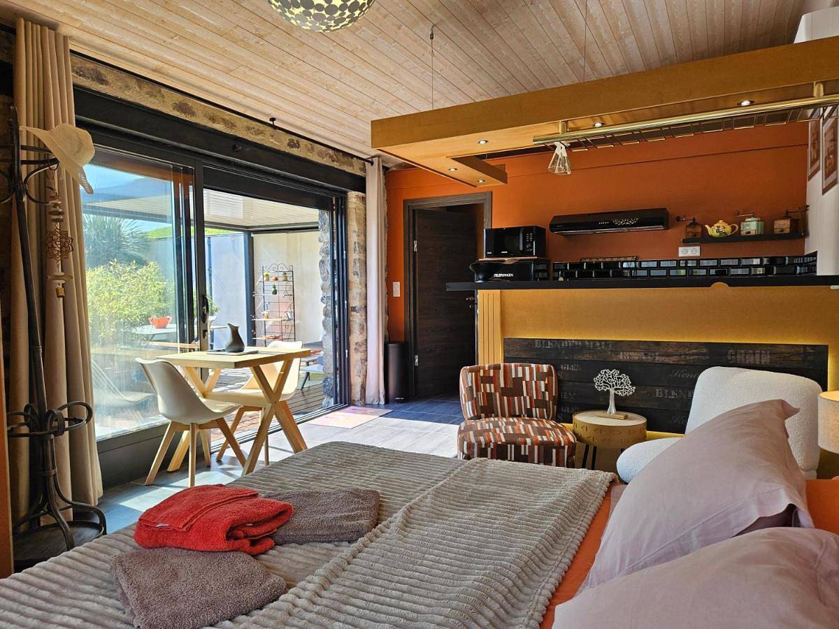 Appartement entier, L'Orée des Oiseaux - Studio Bamboo in Saint-Vincent-de-Barrès, Privas (arrondissement)