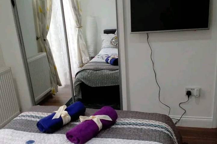 Double bedroom with ensuite and private entrance in London, Südostengland