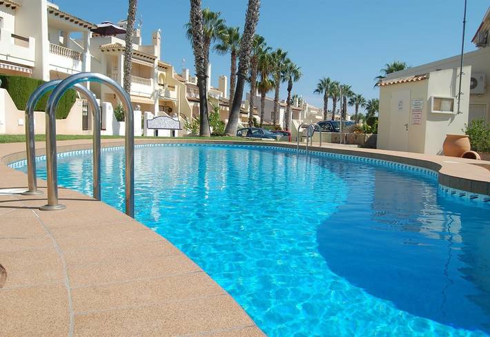 Apartamento entero, Precioso apartamento en zona tranquila con Wi-Fi, jardín y piscina in Las Ramblas Golf, Orihuela
