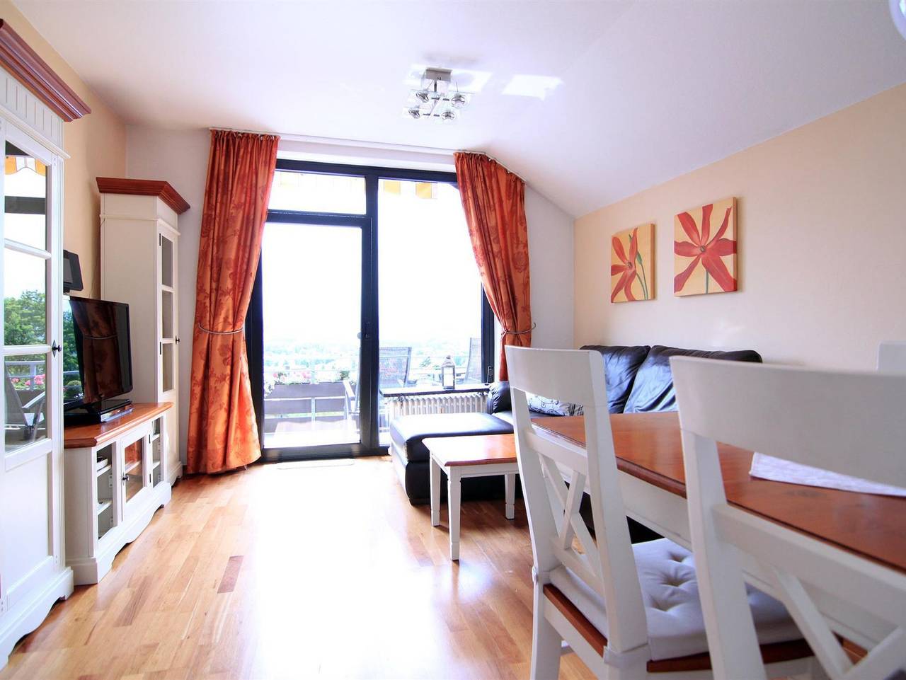 Ganze Ferienwohnung, Ferienwohnung Kuck Reinhard-Götte-Weg - Appartement/Fewo, Bad, Wc (buchbar) in Oesdorf (Bad Pyrmont), Bad Pyrmont